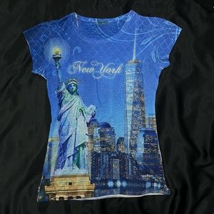 Women’s T shirts 5$ each or make your offer